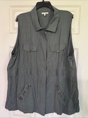 Maurices Olive Gray Sleeveless Utility Vest